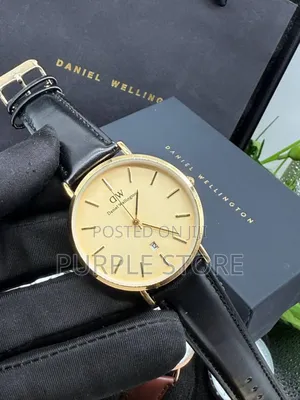 Daniel Wellington Men's Leather Watch With Date