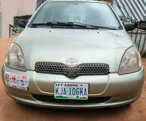 Toyota Yaris 1.4 2002 Gold