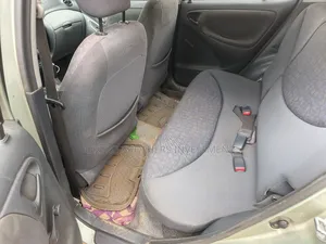 Toyota Yaris 1.4 2002 Gold
