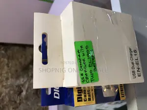 Usb Camera Charger With Two El 1900 Mah Battery Each