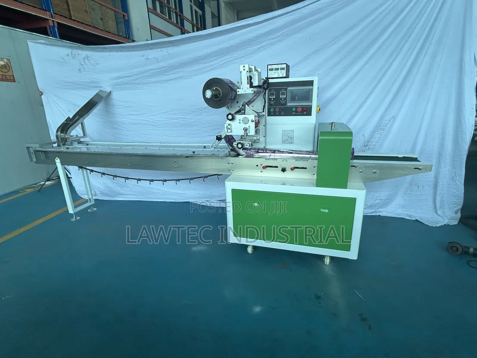 Bread/Biscuits Packaging Machine