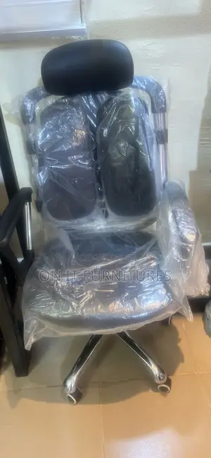The Kidney Chair: Where Comfort Meets Curves