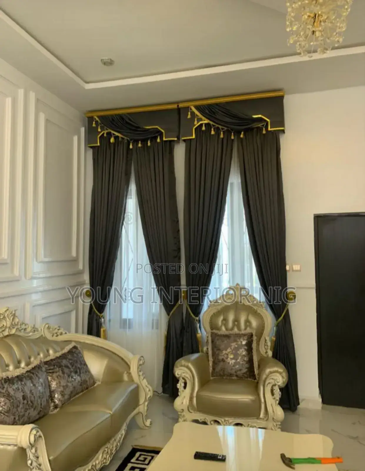 Curtains/Window Blinds