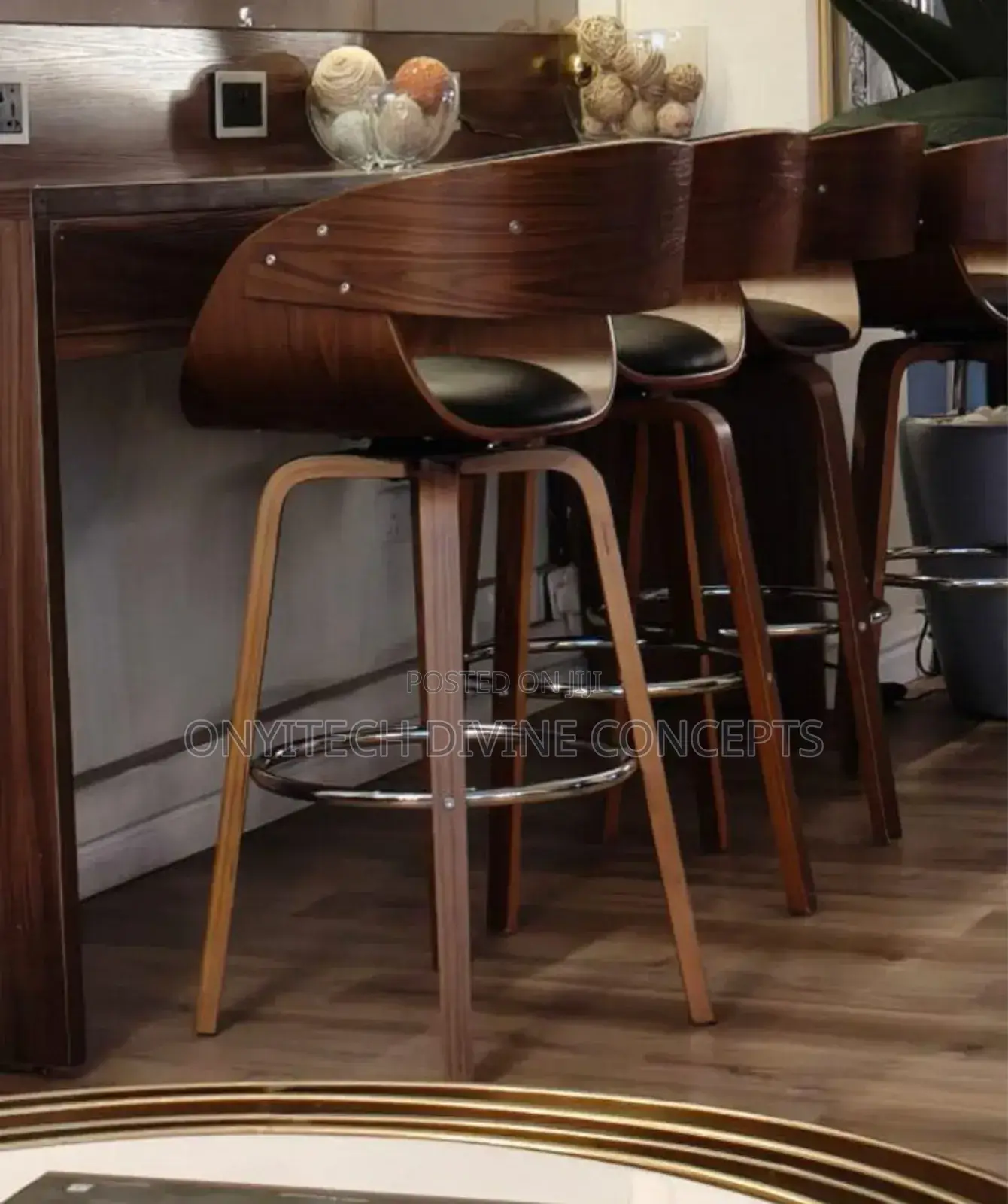 Luxury Bar Stools With Table Set