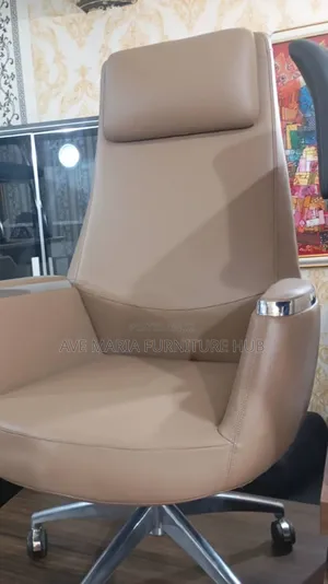 Executive Swivel Office Chair.