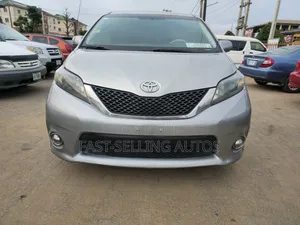 Toyota Sienna LE 7 Passenger Mobility 2011 Gray