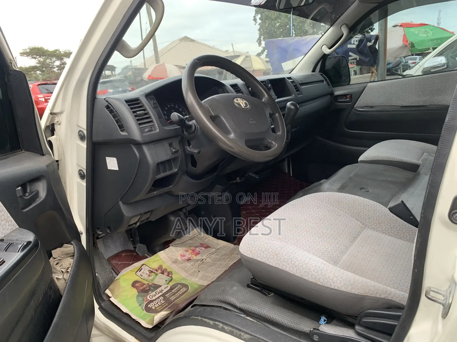 Toyota HiAce 2015 White
