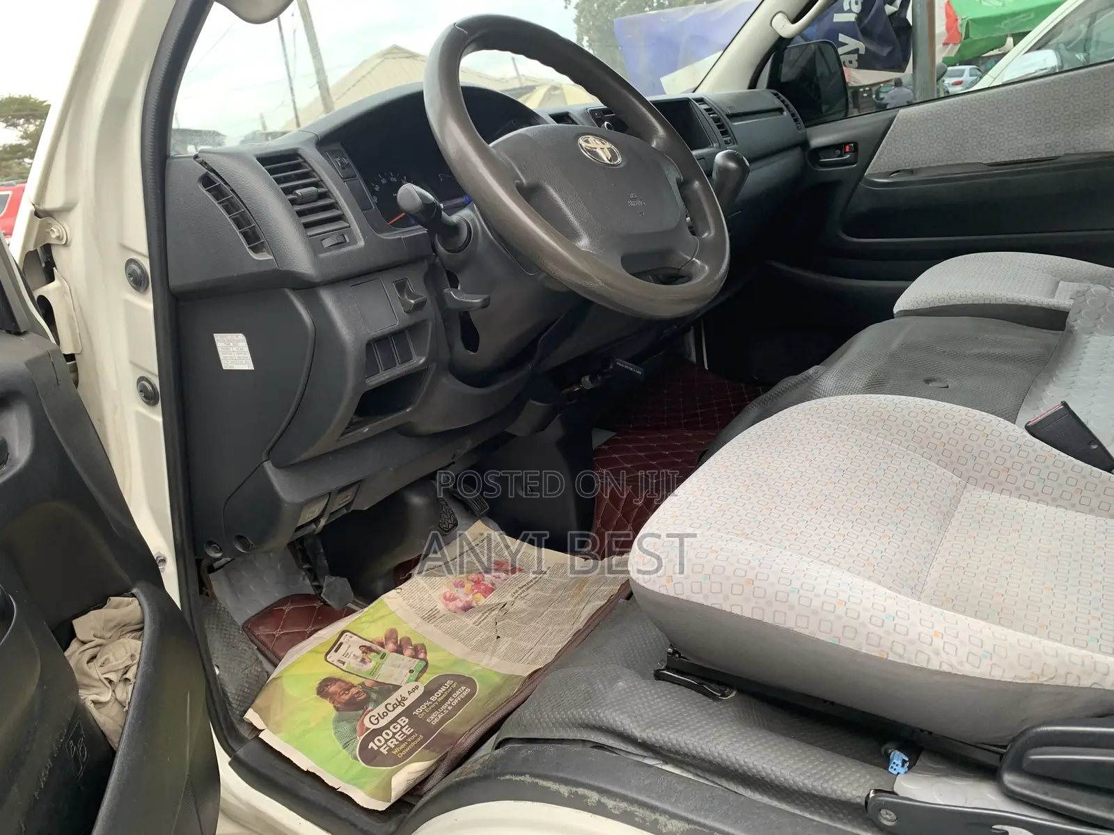 Toyota HiAce 2015 White