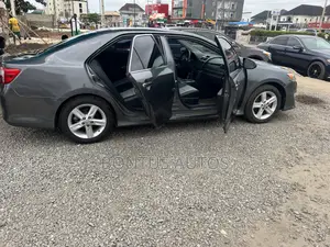 Toyota Camry SE 4dr Sedan (2.5L 4cyl 6A) 2012 Gray