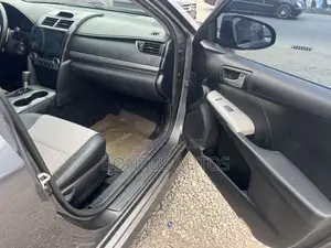Toyota Camry SE 4dr Sedan (2.5L 4cyl 6A) 2012 Gray