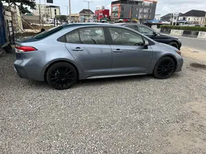 Toyota Corolla SE 2021 Blue