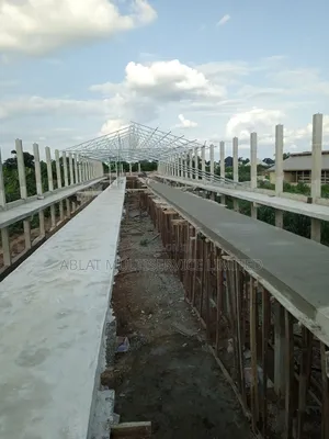 Standard High Rise Pen House for Commercial Farmers