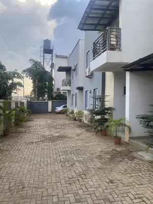 3bdrm Townhouse / Terrace in Mabushi for rent