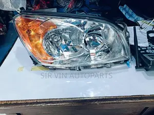 Toyota Rav4 2010 Headlight/Headlamp