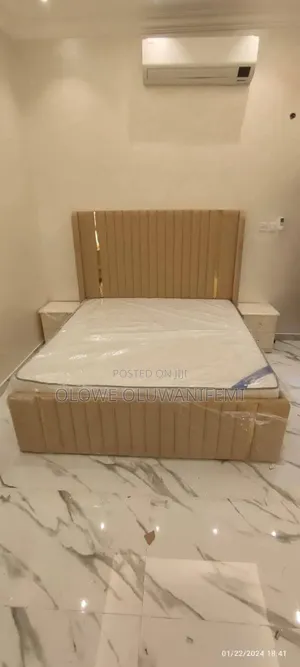 4 and 1⁄2 Bed Frame With Bedsides