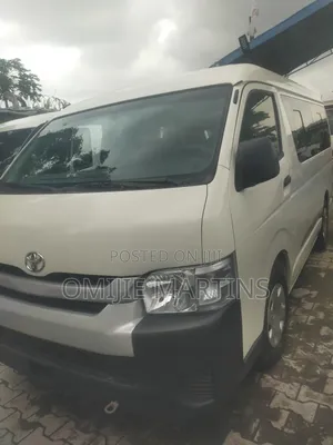 Toyota HiAce 2014 White