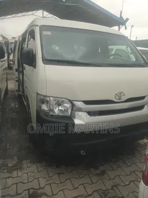 Toyota HiAce 2014 White