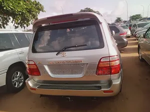 Toyota Land Cruiser 4x4 2004 Brown