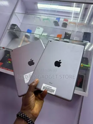 Apple iPad 5 (2022) 32 GB Gray