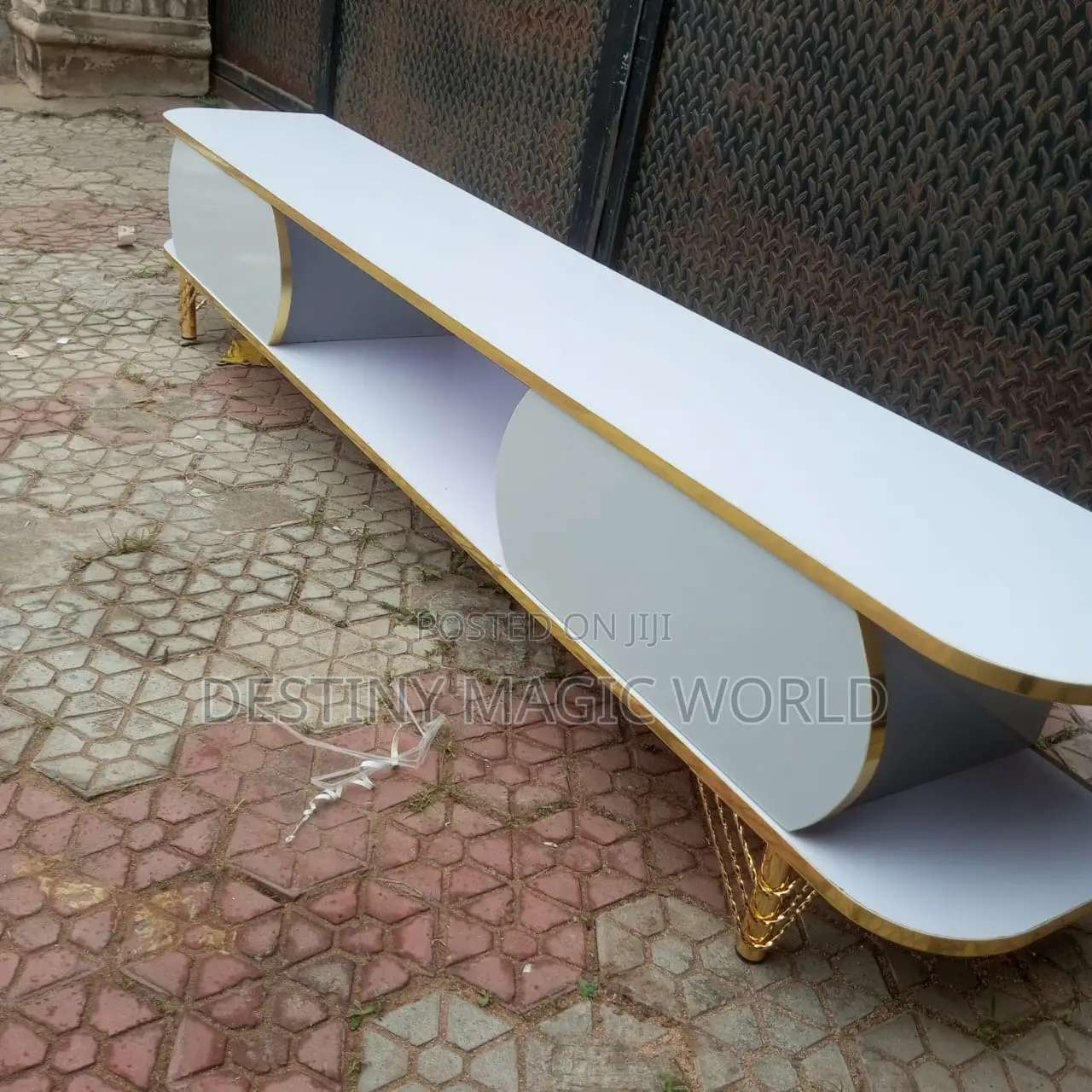 T v Console Long