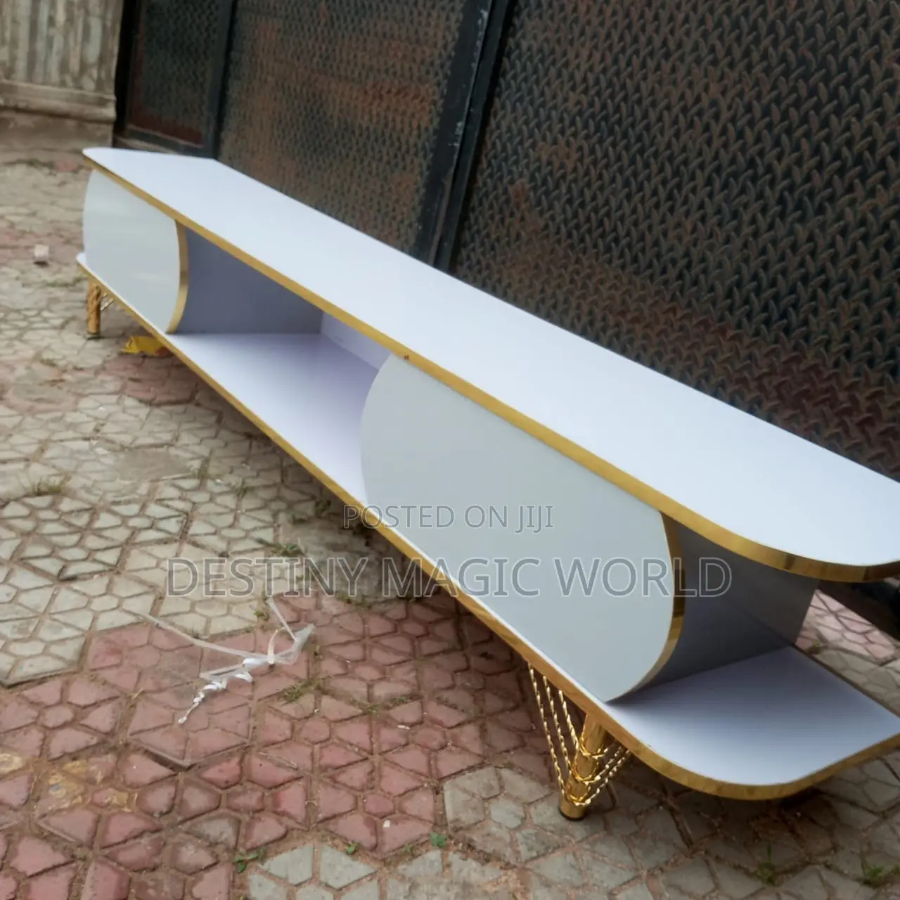 T v Console Long