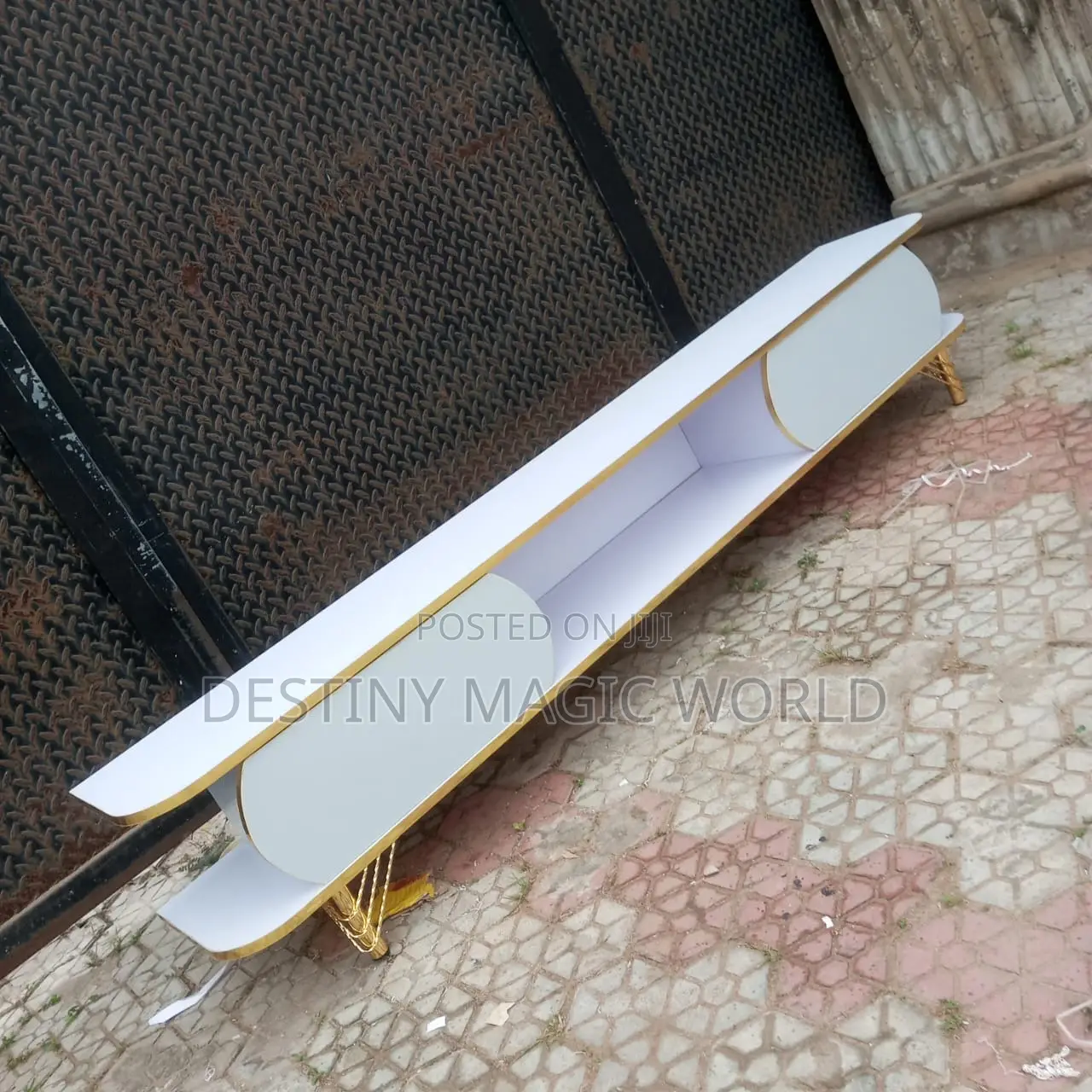 T v Console Long
