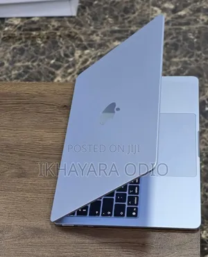 Laptop Apple MacBook Air 2025 M4 16GB Apple M4 SSD 256GB