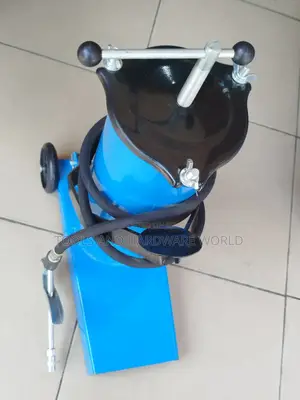 12l Foot Grease Bucket