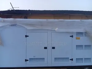 Heavy-Duty Brand New Perkins Diesel Soundproof Generator Model Sp630kv