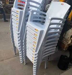 Original Plastic Chairs Table
