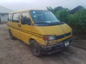 Volkswagen Transporter 2003 Yellow