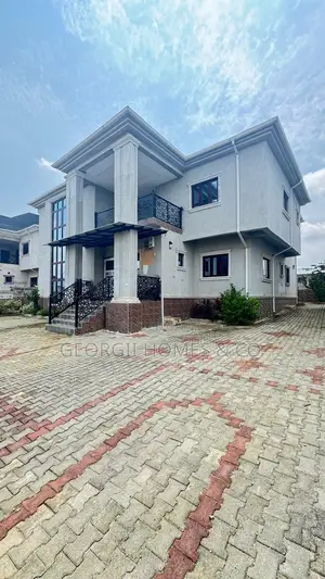 4bdrm Duplex in Gaduwa for sale