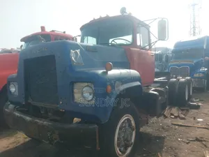 Tokunbo 12valve R Model Mack Ten Tyres Head Truck Double Gear Lever
