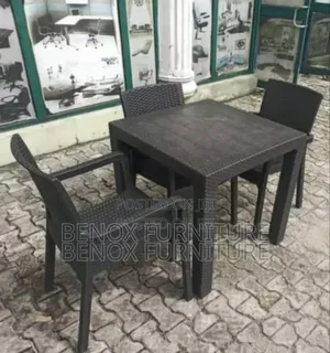 Canteen/ Bar Plastic Rattan Design Table And 4 Chairs