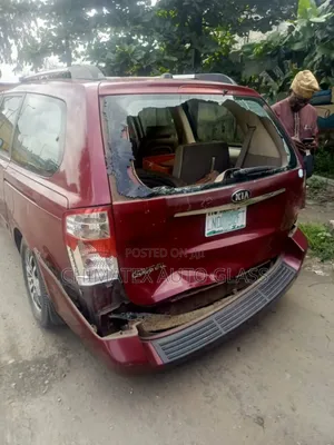 Kia Sedona 2007 Back Glass Available