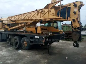 Fairly Nigerian Used 80tons Caterpillar Mobile Crane.