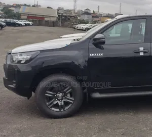 New Toyota Hilux 2025 Black