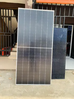 525watts Jinko Solar Panel Halfcut 156cells