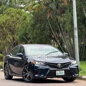 Toyota Camry SE FWD 2020 Blue