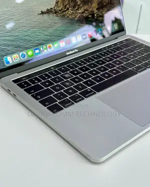 Laptop Apple MacBook Pro 2017 16GB Intel Core i7 SSD 512GB