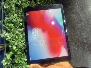 Apple iPad Air 16 GB Black