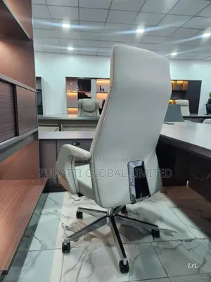 Executive Office Swivel Chair / Foreign Office Leather Swivel Chair