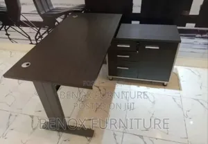 Executive Director Desk With Drawers And Wooden