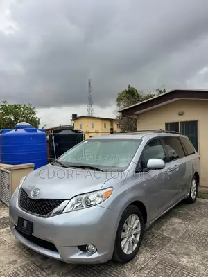 Toyota Sienna Limited AWD (3.5L 6cyl 8A) 2018 Silver