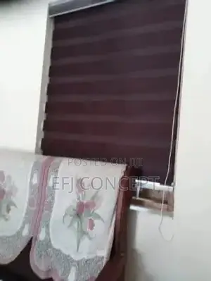 Day And Night Window Blind - Lovely Oxblood Plain Design