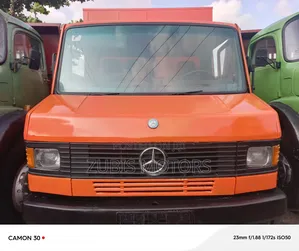 Mercedes 709 Container Body
Diesel Engine Truck
6 Tire
