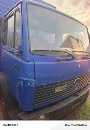 Mercedes 814 Container Body Diesel Engine Truck 6 Tire