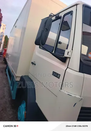 Mercedes 914
Container Body
Diesel Engine Truck
6 Tire