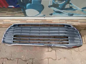 Complete Down Grille Toyota Avalon 2016 - 2018