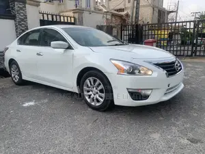 Nissan Altima 2.5 2011 White